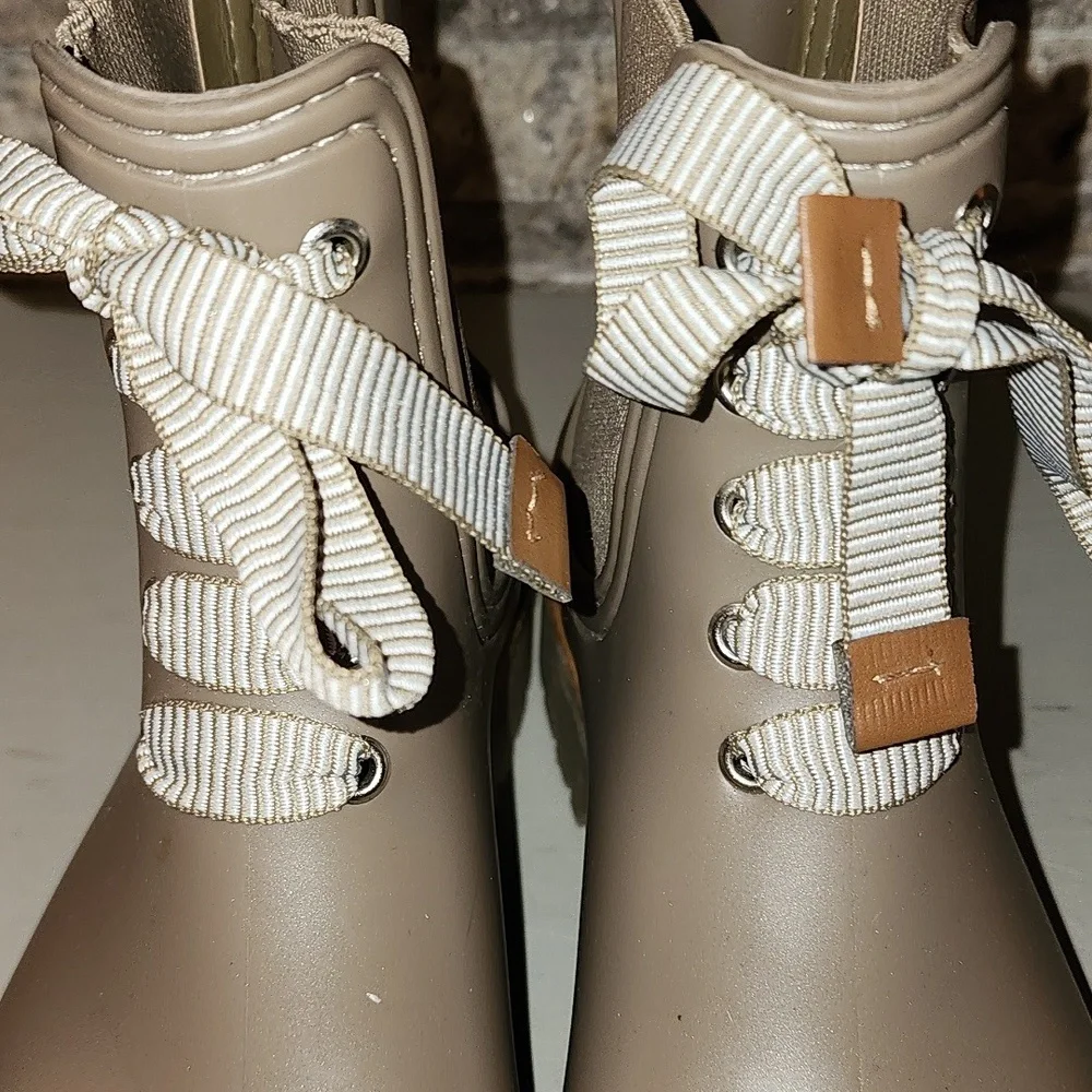 Bernardo  Women’s Lace-up Rain Booties Mushroom color